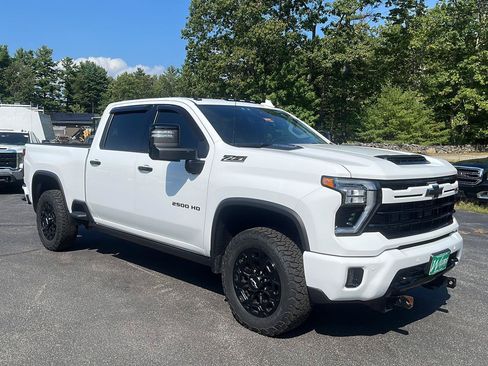 Used 2024 Chevrolet Silverado 2500 LTZ w/ LTZ Plus Package AWD/4WD image 3