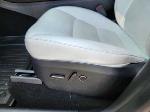 Used 2025 Tesla Model Y Long Range AWD/4WD image 14