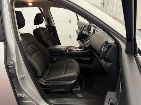 Used 2025 Nissan Pathfinder SV FWD image 45