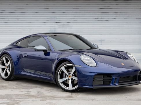 Certified 2025 Porsche 911 Carrera T image 9