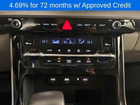 Used 2024 Kia Carnival EX image 25