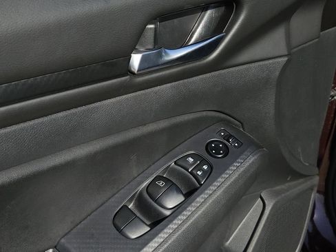 Used 2025 Nissan Altima 2.5 SV FWD image 10
