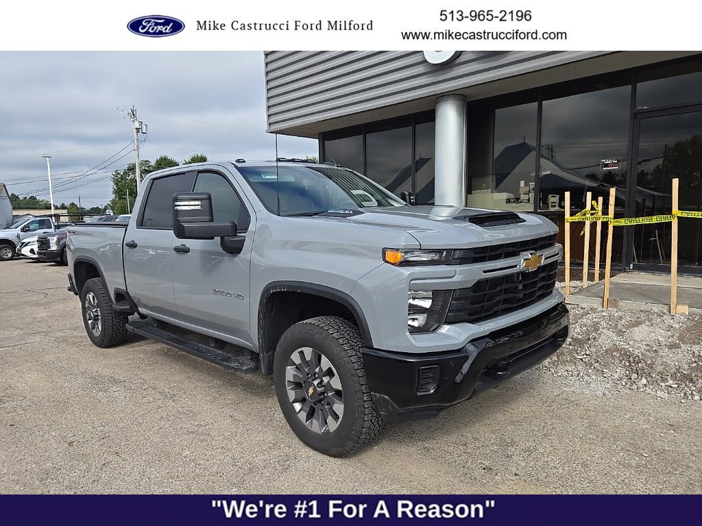 Used 2025 Chevrolet Silverado 2500 Custom w/ Custom Value Package AWD/4WD image 1