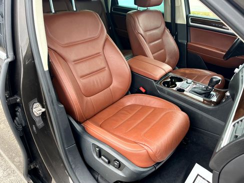 Used 2015 Volkswagen Touareg TDI image 20