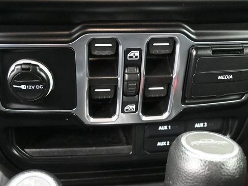 Used 2021 Jeep Gladiator Sport image 21