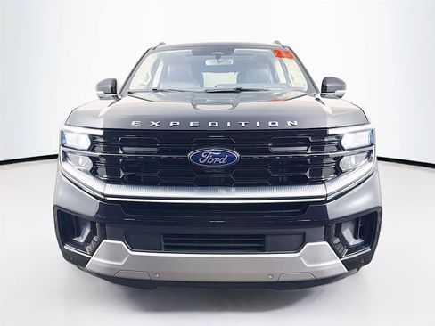 Used 2025 Ford Expedition Platinum AWD/4WD image 6
