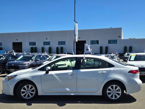 Used 2023 Toyota Corolla LE w/ Carpet Mat Package (TMS) FWD image 4