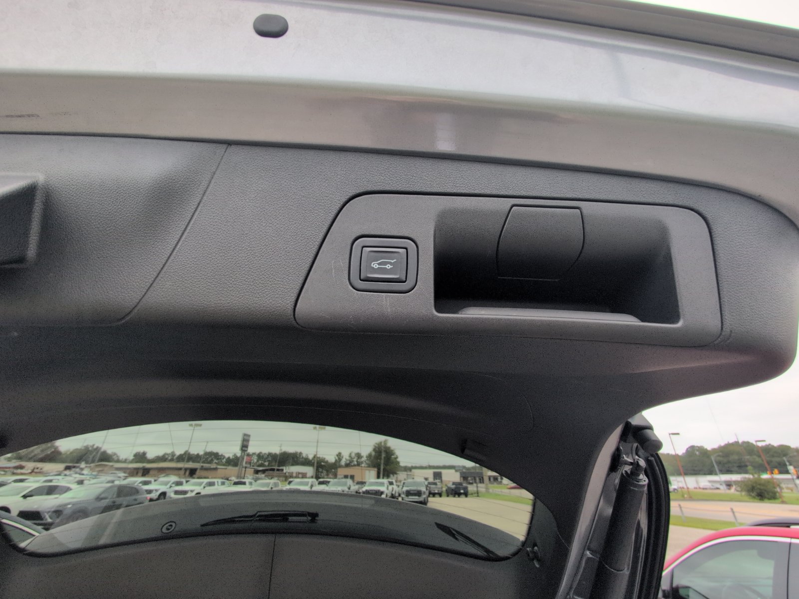 Used 2022 Buick Envision Essence w/ Safety Package FWD image 7