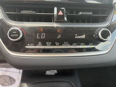 Used 2021 Toyota Corolla LE FWD image 25