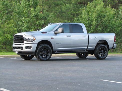 Used 2024 RAM 2500 Big Horn w/ Night Edition AWD/4WD image 3