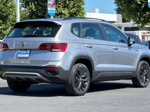 Used 2022 Volkswagen Taos S FWD image 9