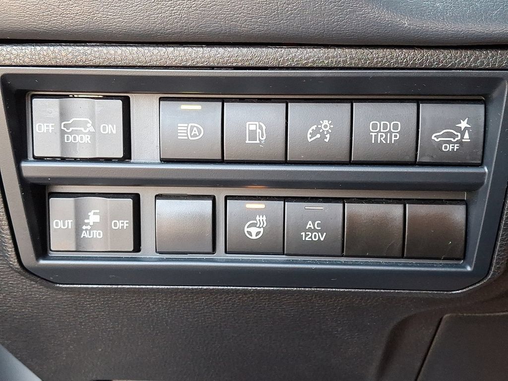 Used 2024 Toyota Sequoia Platinum AWD/4WD image 27