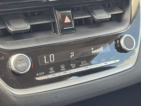 Used 2025 Toyota Corolla LE FWD image 20
