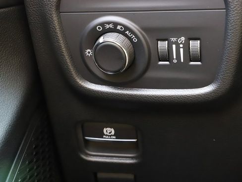 New 2025 Jeep Grand Cherokee Altitude image 35