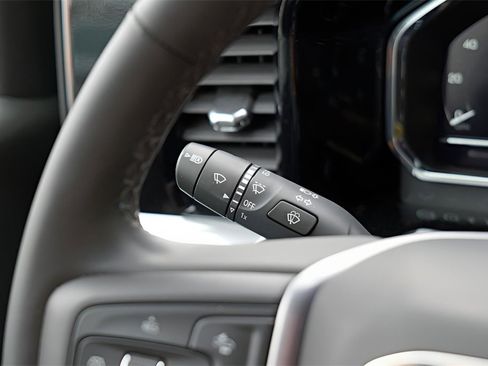 New 2025 GMC Sierra 1500 Elevation image 17