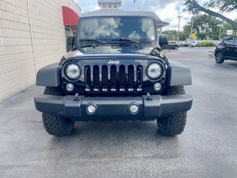 Used 2017 Jeep Wrangler Rubicon w/ Power Convenience Group AWD/4WD image 7
