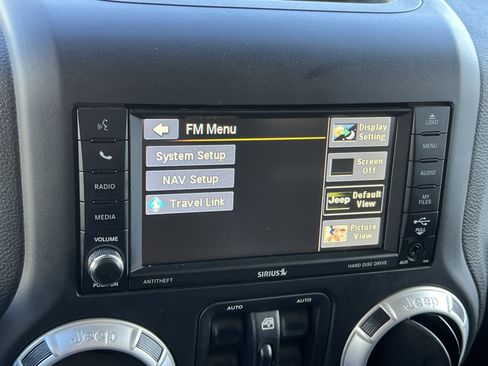 Used 2016 Jeep Wrangler Unlimited Rubicon w/ Connectivity Group AWD/4WD image 13