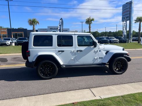 Certified 2025 Jeep Wrangler Unlimited Sahara AWD/4WD image 6