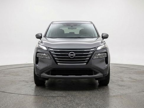 Used 2025 Nissan Rogue SV image 2