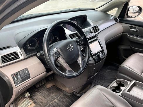 Used 2021 Chrysler Pacifica Touring-L FWD image 13