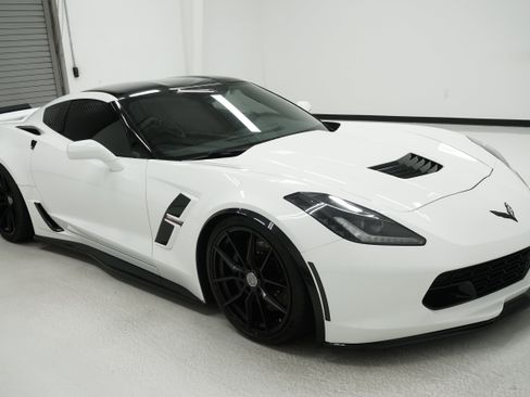 Used 2017 Chevrolet Corvette Grand Sport w/ Grand Sport Heritage Package RWD image 3