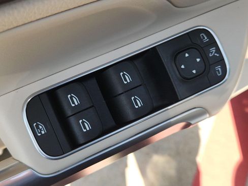Used 2025 Mercedes-Benz GLB 250 image 16