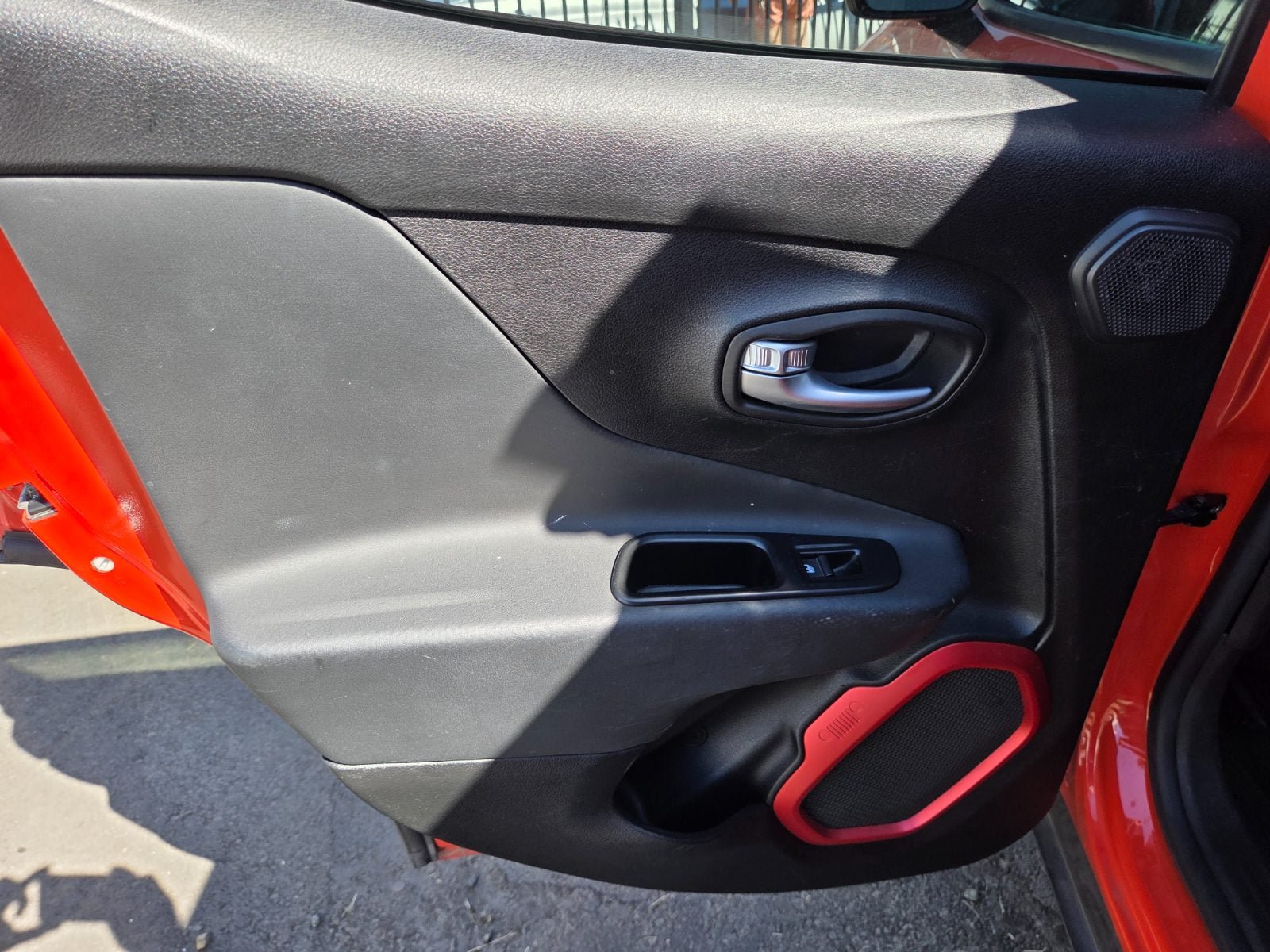 Used 2015 Jeep Renegade Trailhawk AWD/4WD image 9