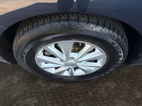 Used 2017 Kia Sedona LX w/ LX Essentials Premium Package image 39