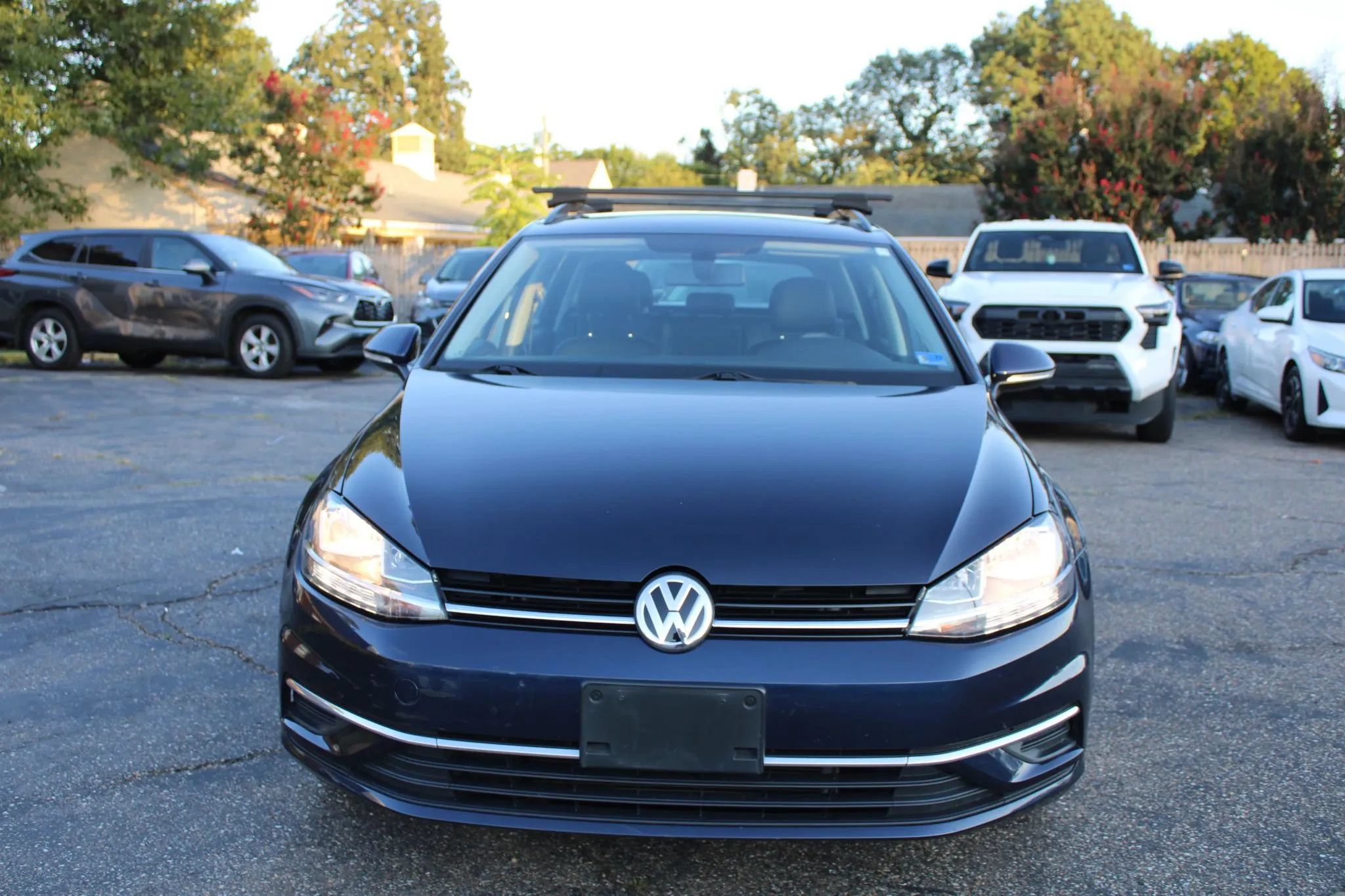 Used 2018 Volkswagen Golf SE FWD image 2