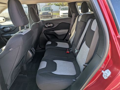 Used 2014 Jeep Cherokee Latitude FWD image 26