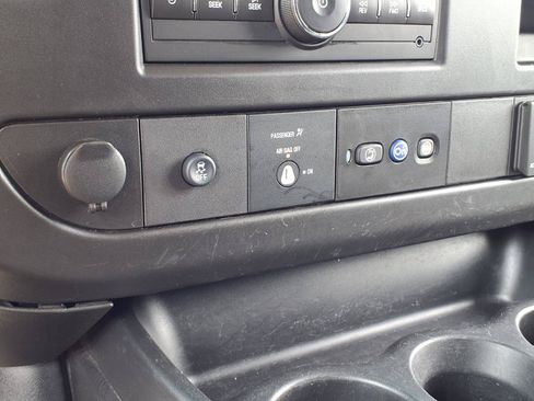 Used 2018 Chevrolet Express 2500 w/ Driver Convenience Package RWD image 7