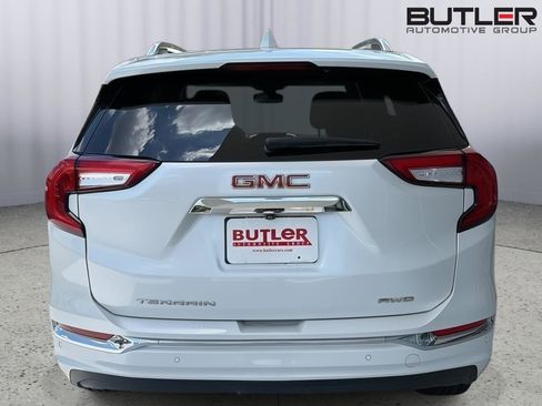 Used 2024 GMC Terrain Denali w/ Denali Premium Package AWD/4WD image 5