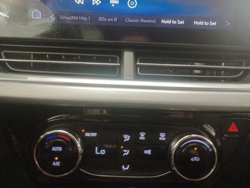 Used 2024 Chevrolet Trax LT FWD image 25