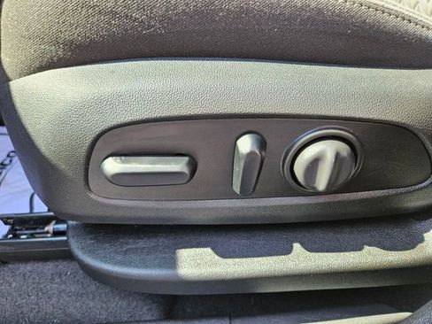 Used 2023 Chevrolet Equinox LT w/ Driver Convenience Package image 9