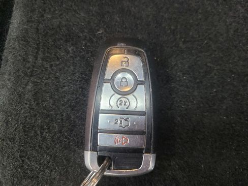 Used 2018 Ford Explorer XLT w/ Equipment Group 201A AWD/4WD image 32