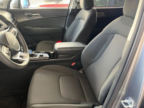 Used 2025 Kia Sportage LX image 37