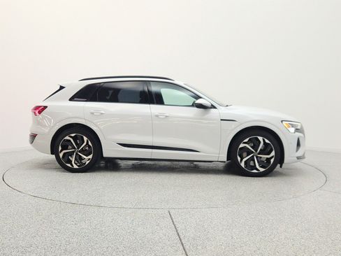 Used 2024 Audi Q8 e-tron Premium Plus w/ Premium Plus Package AWD/4WD image 4