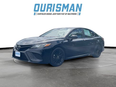 Used 2020 Toyota Camry SE FWD image 2
