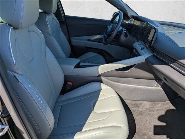Certified 2025 Hyundai Elantra Limited FWD image 28