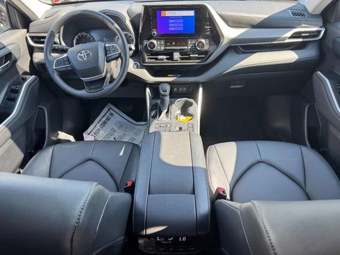 Certified 2026 Toyota Highlander XLE AWD/4WD image 18