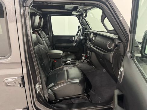 Used 2019 Jeep Wrangler Unlimited Sahara w/ Uconnect 4C Nav & Sound Group AWD/4WD image 22