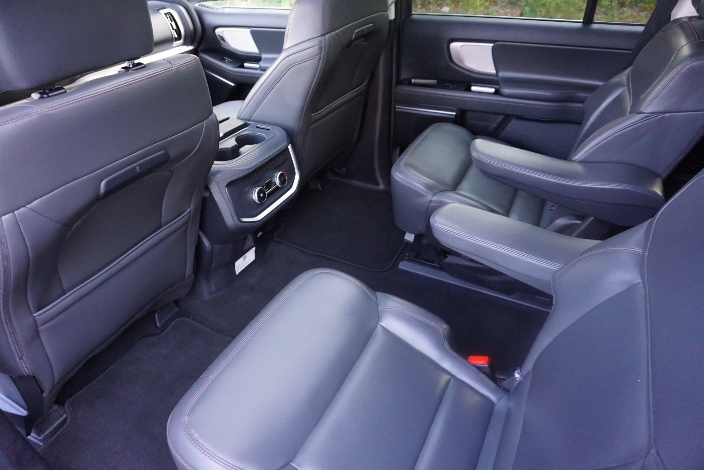 Used 2025 Ford Expedition Active RWD image 32