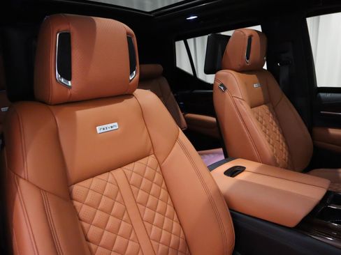 Used 2024 Cadillac Escalade Premium Luxury AWD/4WD image 16