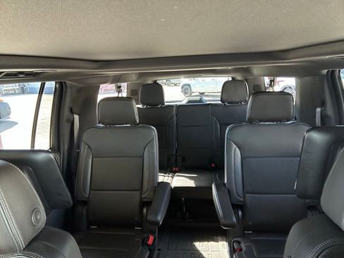 Used 2021 GMC Yukon XL Denali w/ Denali Premium Package image 27