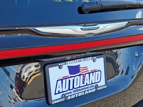 Certified 2022 Chrysler Pacifica Touring-L image 28