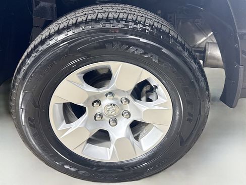 Used 2020 RAM 1500 Big Horn AWD/4WD image 9