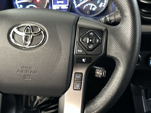 Used 2020 Toyota Tacoma TRD Off-Road image 30