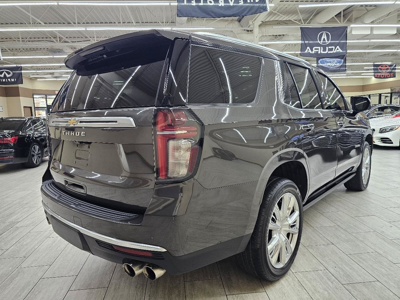 Used 2021 Chevrolet Tahoe High Country w/ Premium Package AWD/4WD image 6