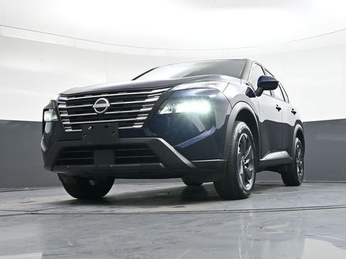 Used 2025 Nissan Rogue SV image 43