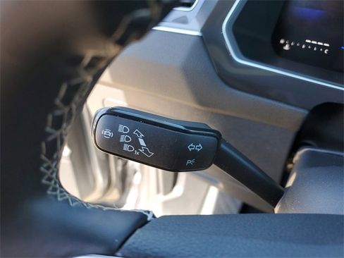 Used 2024 Volkswagen Tiguan SE image 22